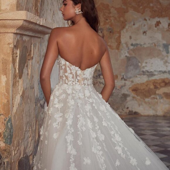 Shania - Calla Blanche - Picture 2 of 6